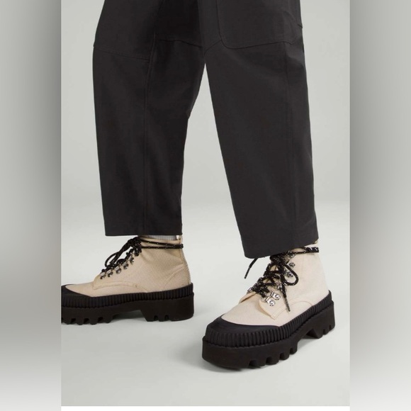 Lululemon Light Utilitech Cargo Pocket High-Rise Pant
Graphite Grey - Picture 5 of 10